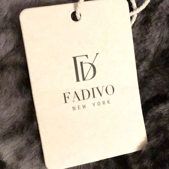 Fadivo NY Gray Black Reptile Print Faux Fur Infinity Cozy Neck Scarf NEW - Picture 9 of 9